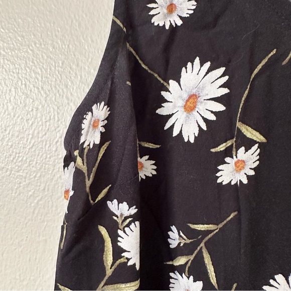 | f21 • daisy days sleeveless romper | - Picture 11 of 14